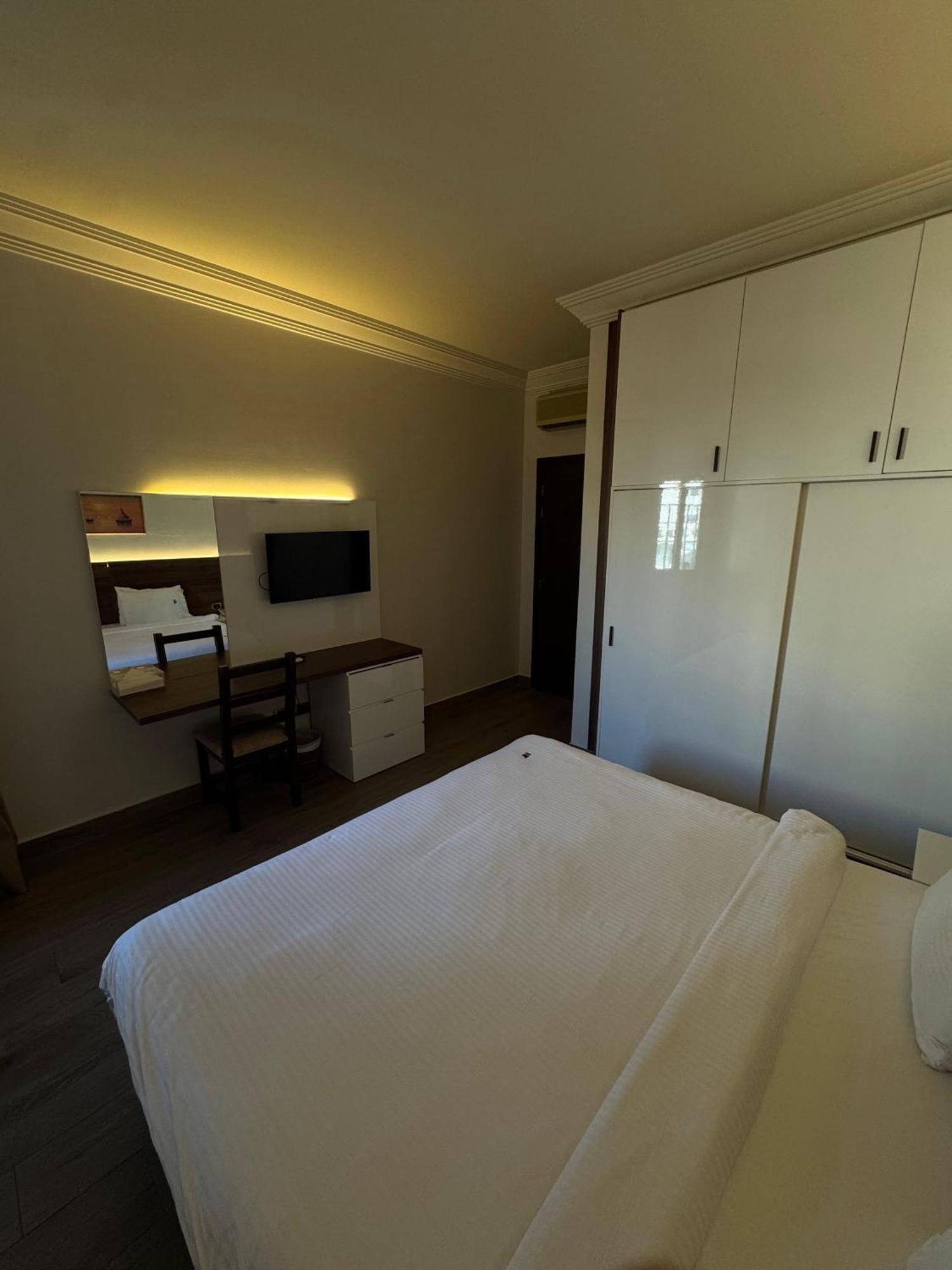 Ny Suites Beirut Exteriör bild